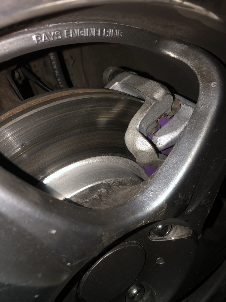 Приезжаем к дому и любуемся — Nissan Almera II (N16)