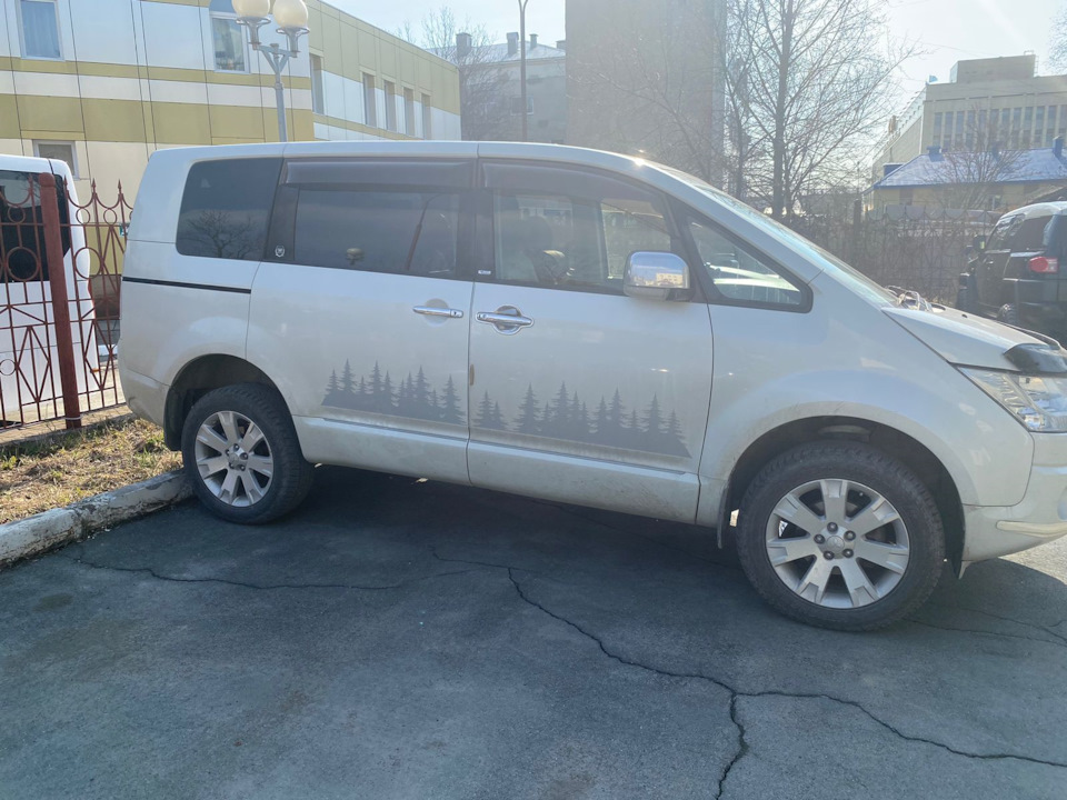 Стало — Mitsubishi Delica D:5