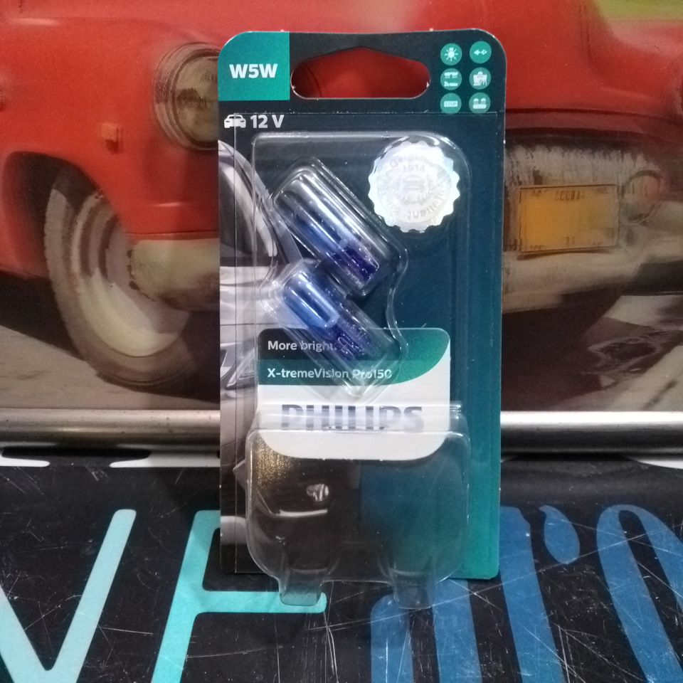 ну и как же без красивых габаритов. W5W Philips 12961XVPB2 — Renault Logan (1G). Запчасти на фото: 12961XVPB2