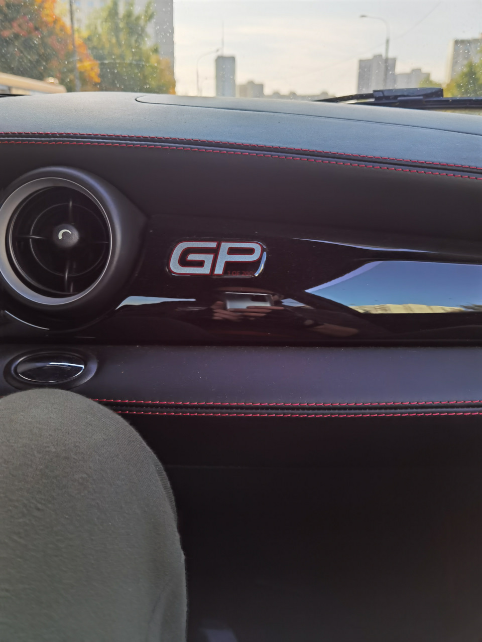 Первое знакомство. За рулём ещё предыдущий владелец — MINI John Cooper Works GP (R56)