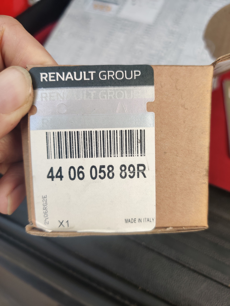 Фото в бортжурнале Renault Kadjar. Запчасти на фото: 440605889R
