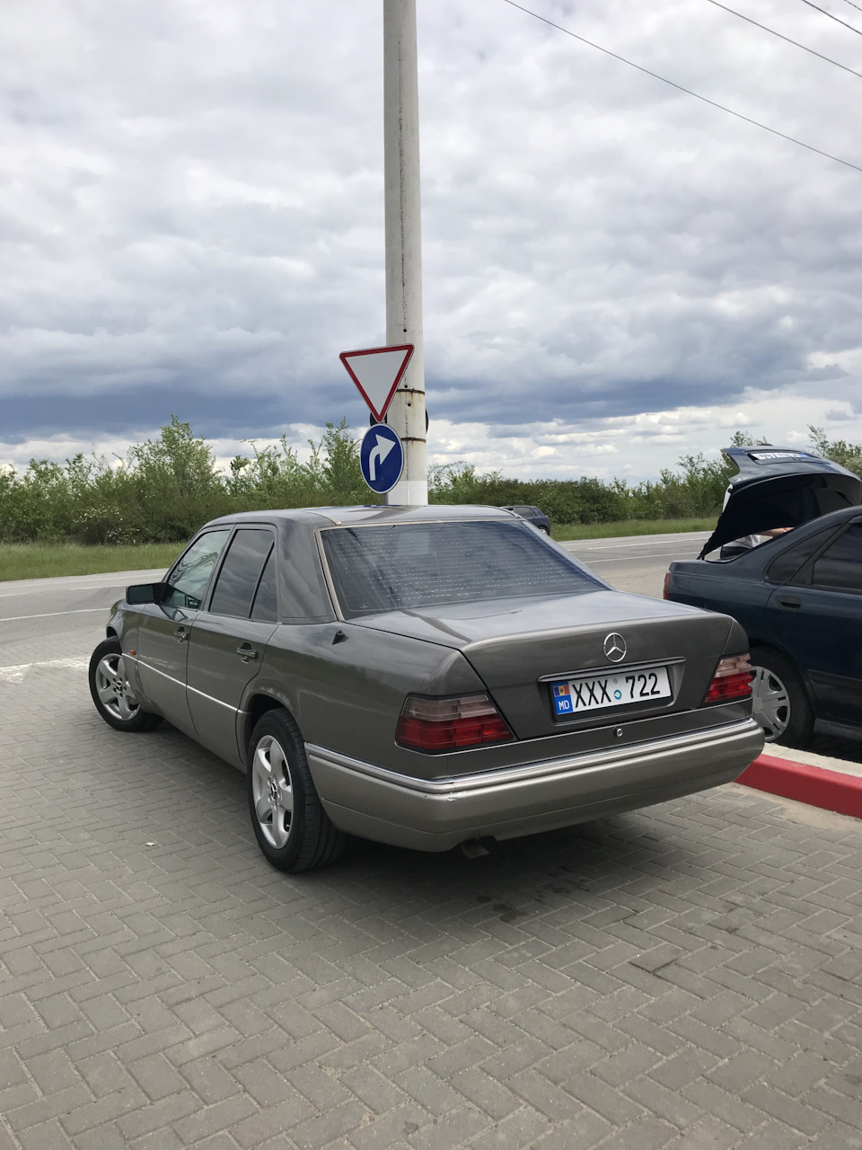 Фото в бортжурнале Mercedes-Benz E-Class (W124)