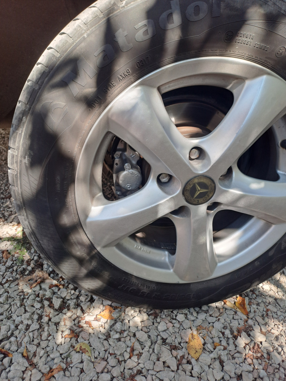 Главное смазать не рабочую часть колодки медной смазкой . — Mercedes-Benz E-Class (W124)