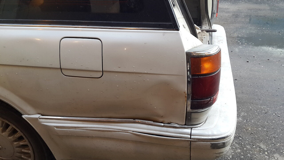 Вот с таким крылом я его купил — Toyota Crown Wagon (S130)