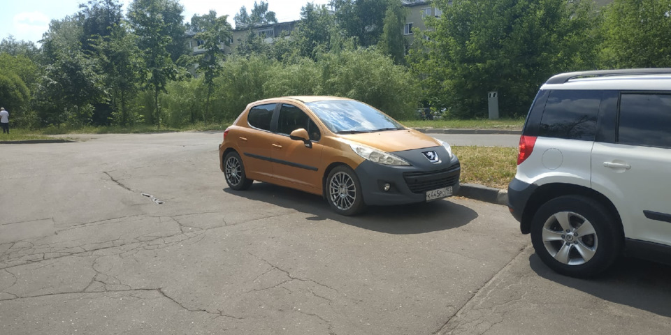 R17x7J 225x45 — Peugeot 207