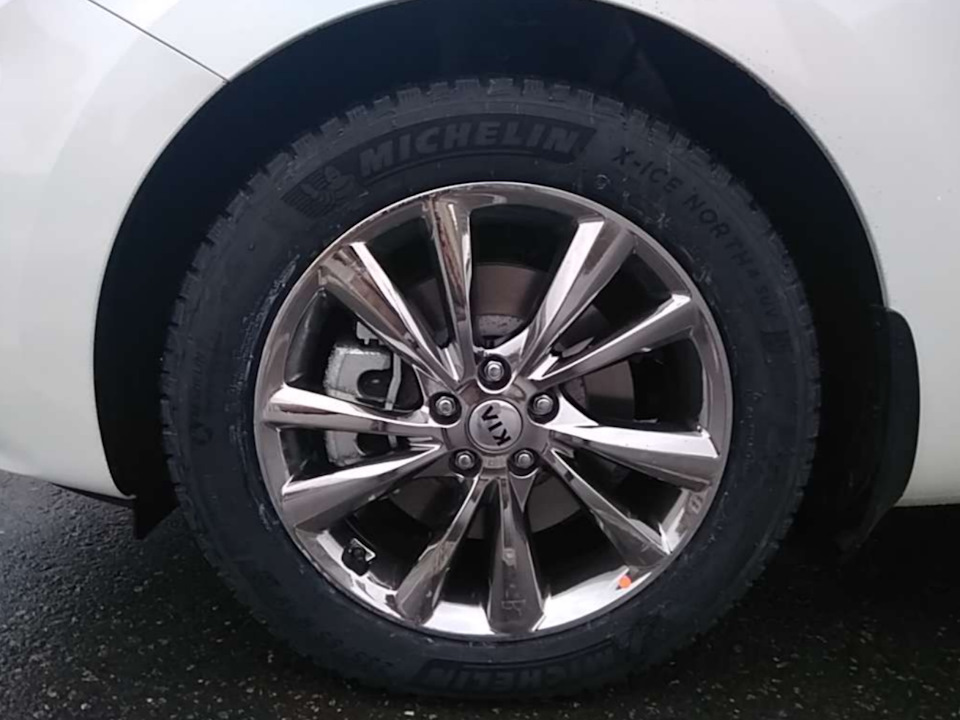 Резина Michelin X-Ice North 4 SUV — KIA Carnival (3G). Запчасти на фото: Michelin X-Ice North 4 SUV, Michelin X-Ice