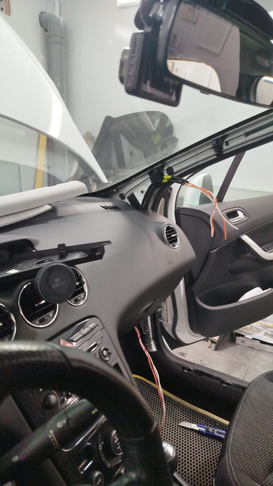 Фото в бортжурнале Peugeot 408 (1G)