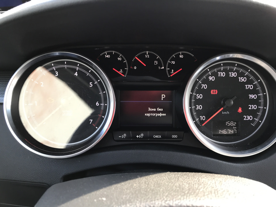 Photo from the logbook Peugeot 508 (1G). Found on photo: 110130