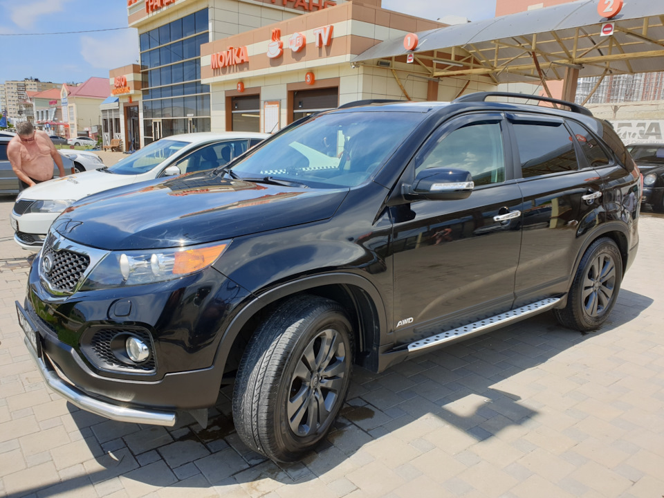 Местами остались следы полироль, но всё само отвалится 😂 — KIA Sorento (2G)
