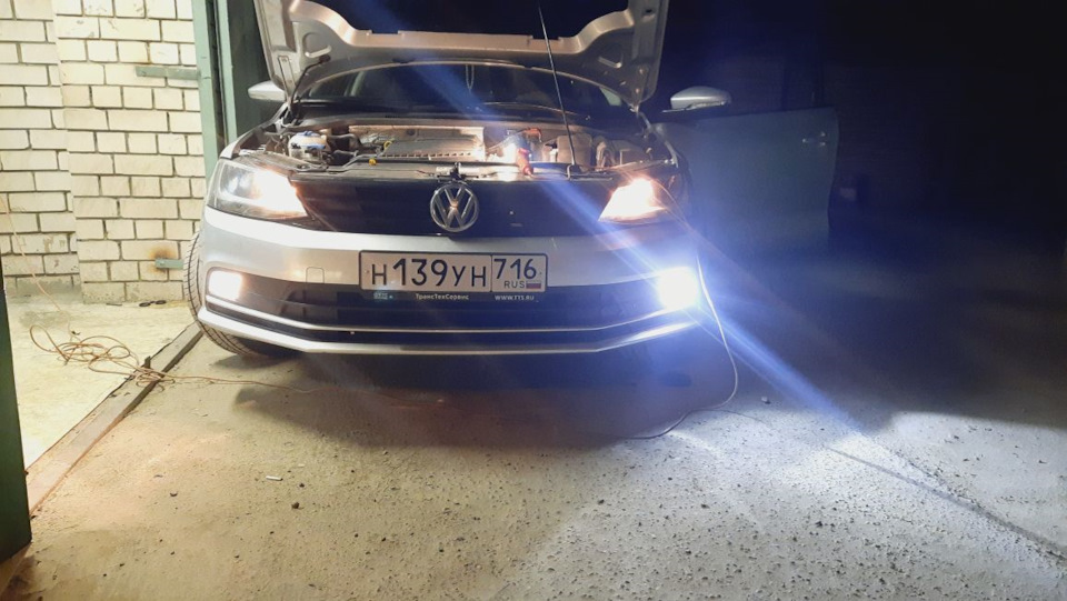 тут видно на сколько ярче лед — Volkswagen Jetta VI