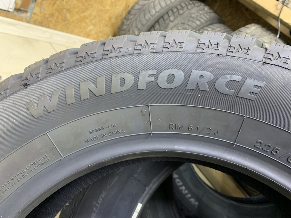 В ноябре 2023 купил новую зимнюю резину Windforce Ice-Spider 225/65 R17 106T — Renault Koleos (1G). Запчасти на фото: Windforce Ice-Spider 225/65R17, 5P868