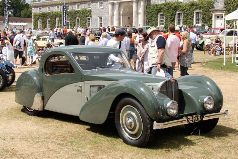 Bugatti Type 57 (1934–1940) Незадолго до того, как Вторая мировая война достигла апогея, французский производитель Bugatti получил значительное признание за свой великолепный Type 57. В общей сложности было выпущено 710 экземпляров. — Honda Clarity