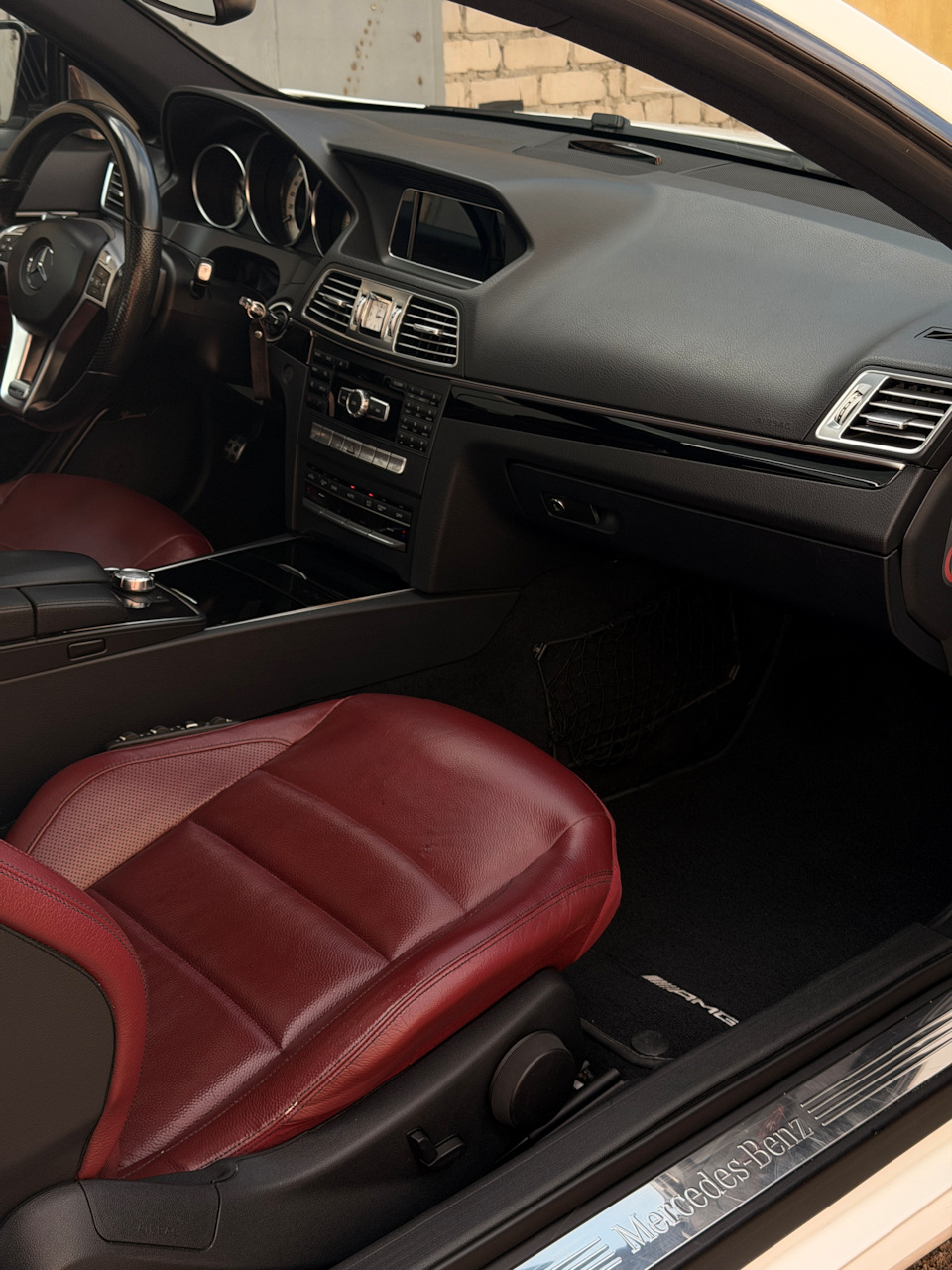 Фото в бортжурнале Mercedes-Benz E-Class Coupe (C207)