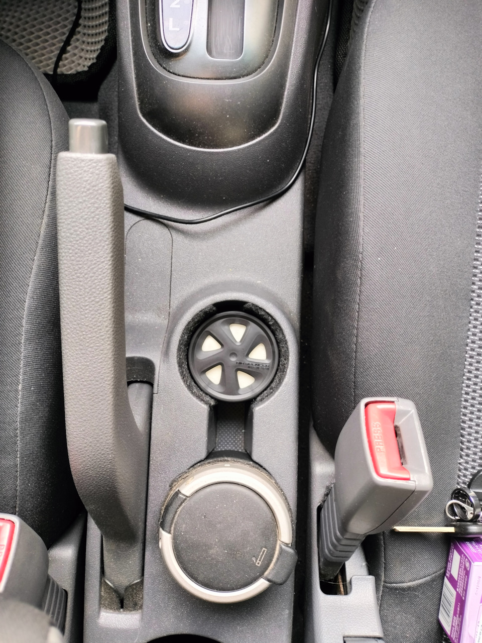 В подстаканнике — KIA Rio (2G)