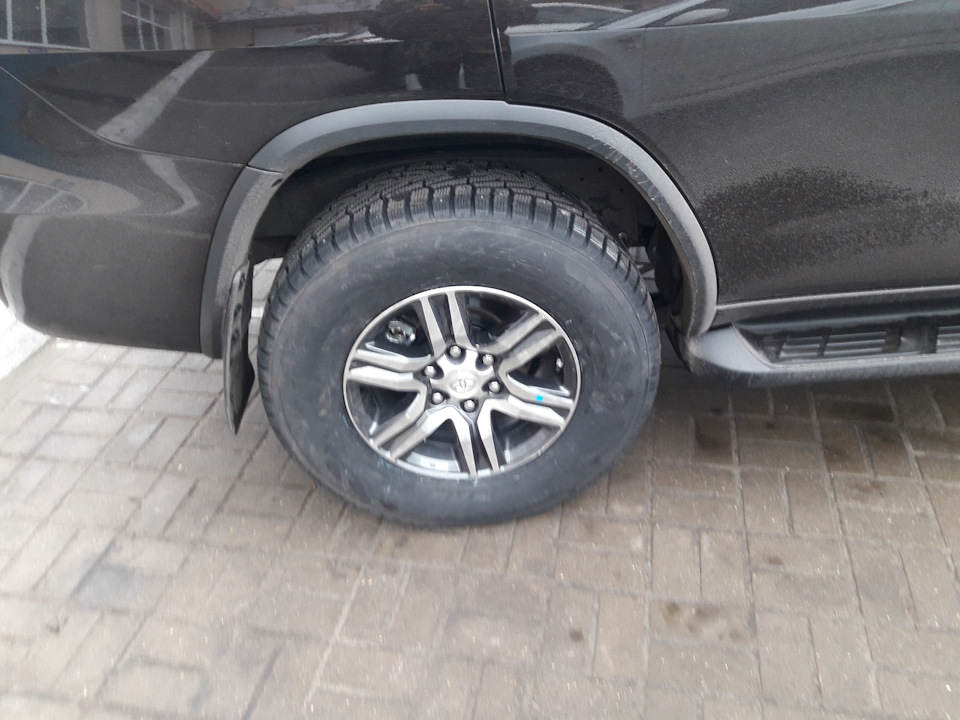 Фото в бортжурнале Toyota Fortuner (2G)