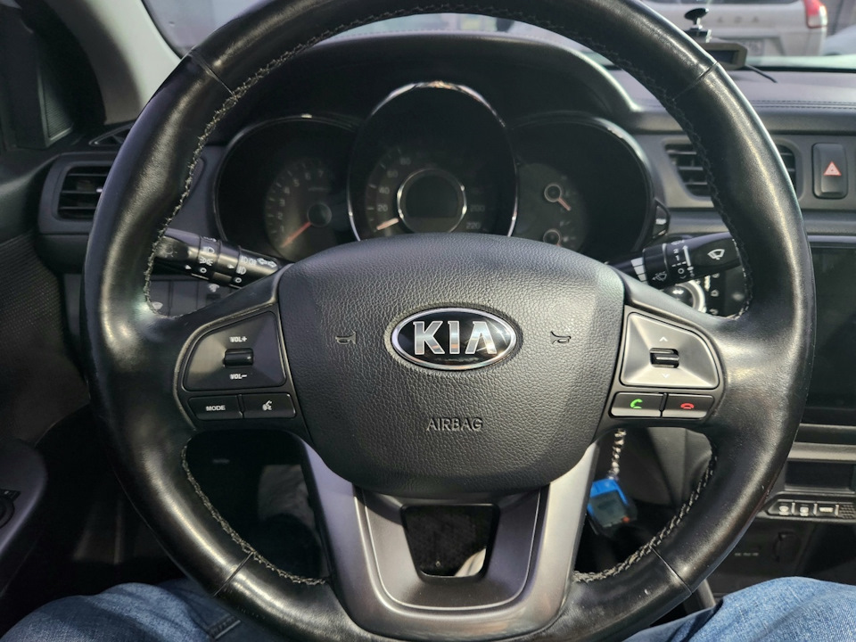 новые кнопки на месте — KIA Rio (3G)