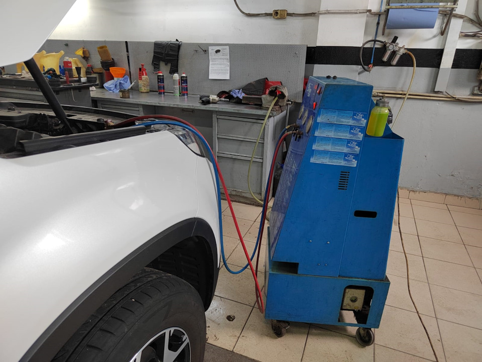 Откачка фреона. — KIA Sorento (2G)