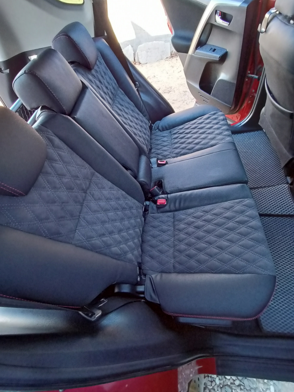 Фото в бортжурнале Toyota RAV4 (IV)