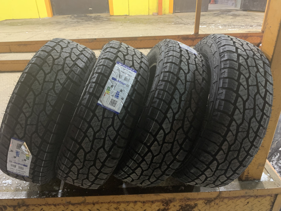 В феврале 2023 купили новые лабутены Triangle TR292 225/65 R17 106T XL на лето — Renault Koleos (1G). Запчасти на фото: Triangle TR292 225/65R17