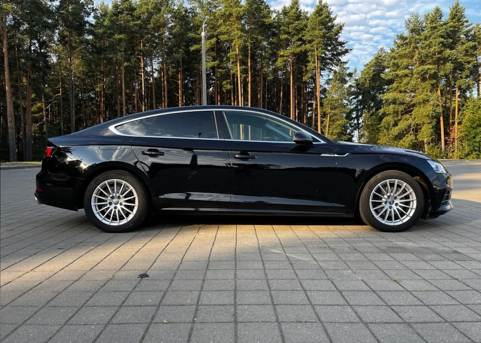вот на эту машину они идут по заводу — Skoda Octavia Combi A7 Mk3