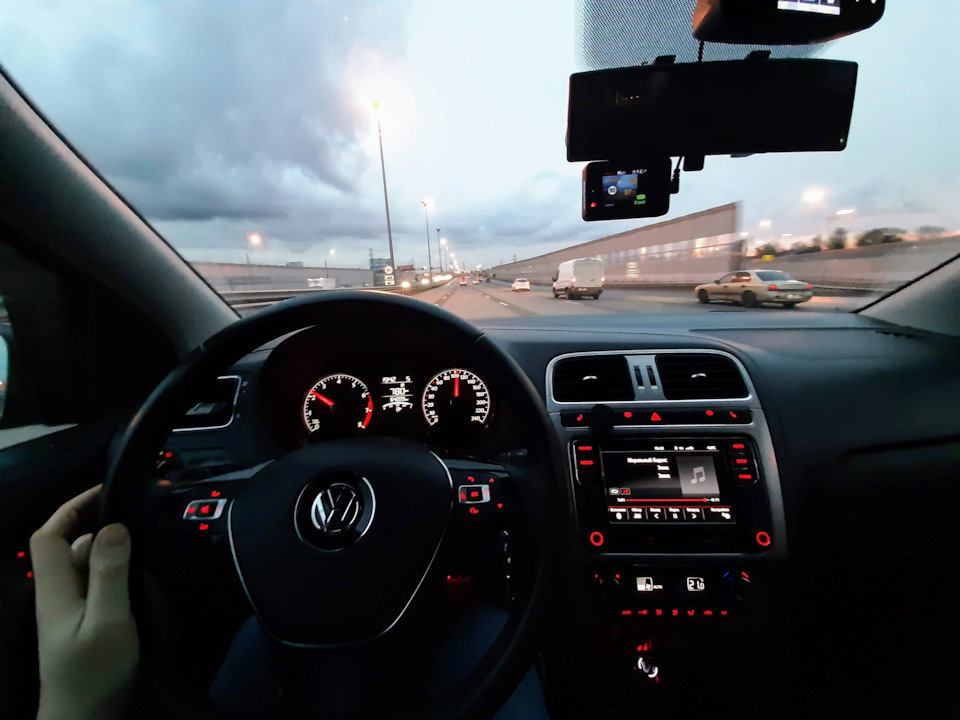Проснитесь и пойте, мистер Фримен, проснитесь и пойте… — Volkswagen Polo Sedan