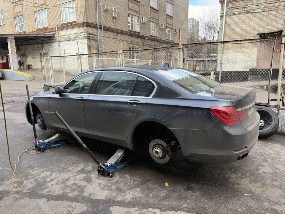 Фото в бортжурнале BMW 7 series (F01/02)