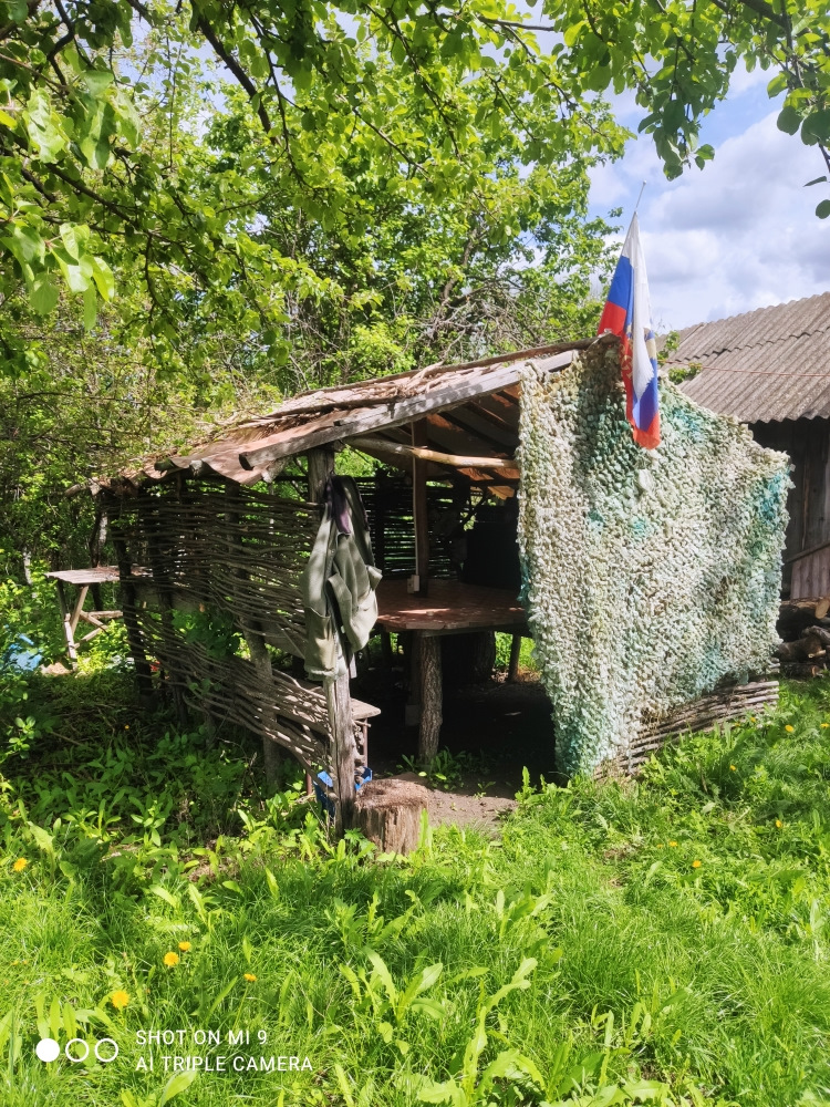 беседка в деревне — Lada Niva Travel