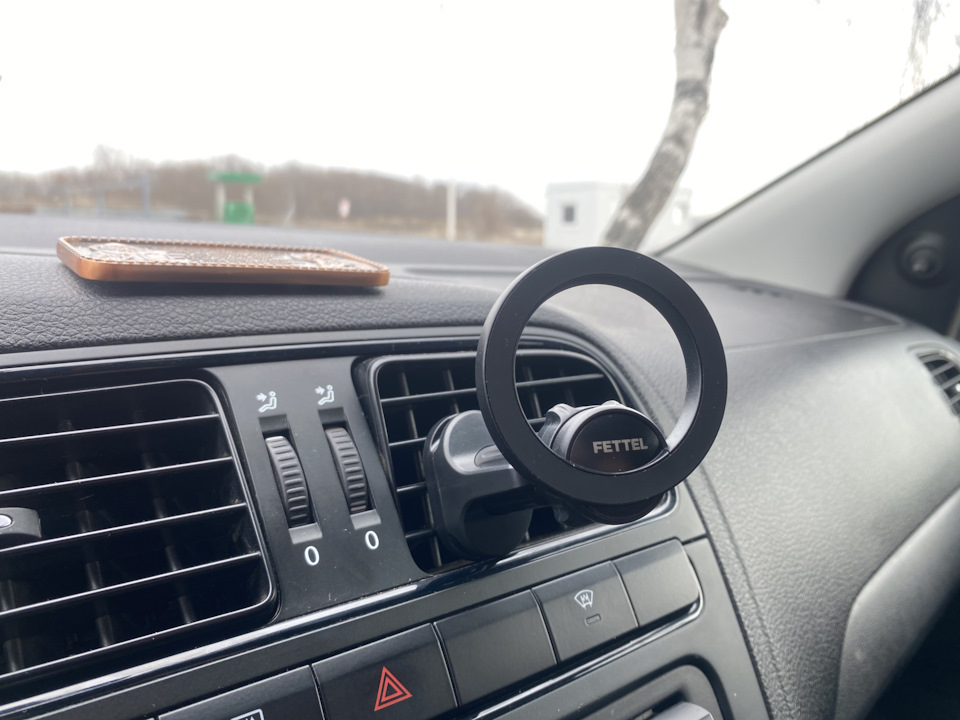 Магнитный держатель — Volkswagen Polo Sedan