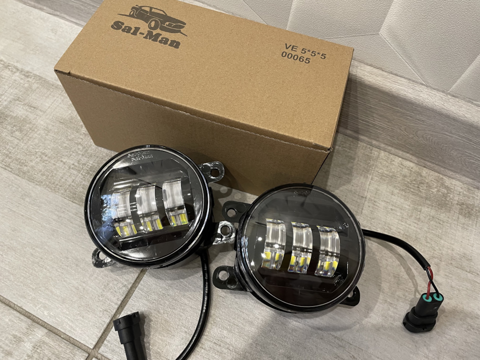 Новые led птф Salman — Ford Focus Hatchback II. Запчасти на фото: Q0065