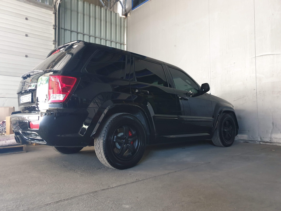 JEEP CHEROKEE 18✕8J (8-102) Снова диски, снова R18 — Jeep Grand Cherokee SRT-8 (WK) бензин, 6