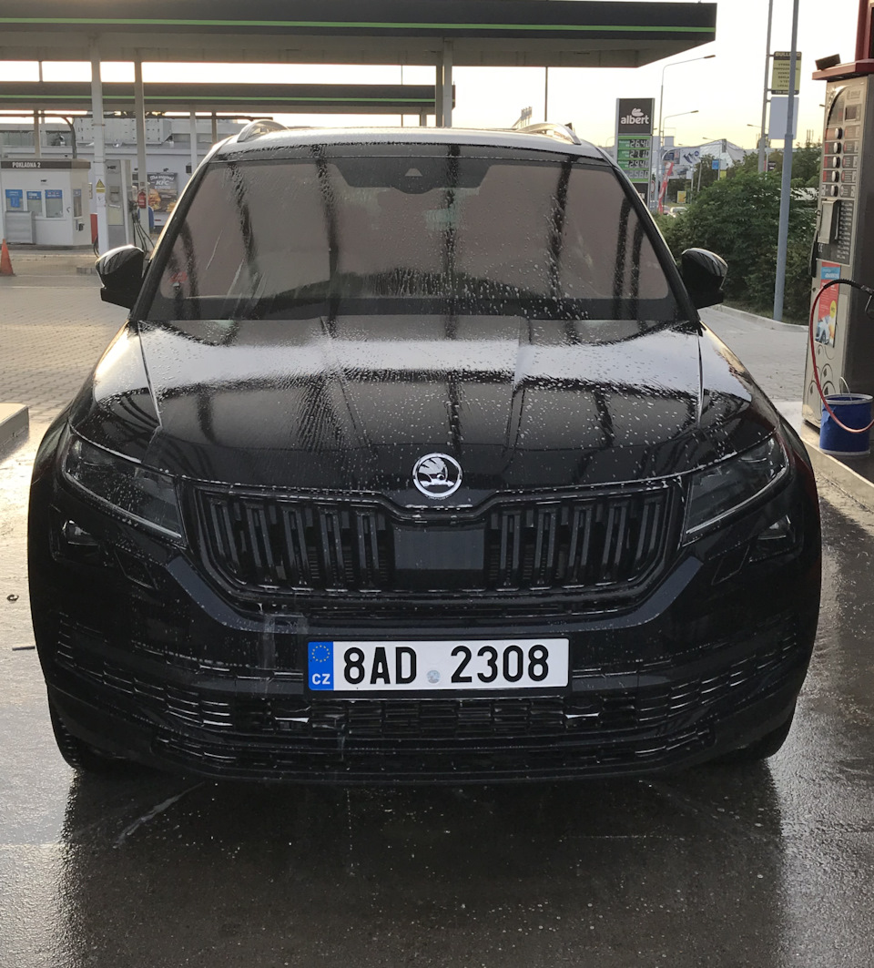 Пена, смыть, потом губкой шампунем моем, ополаскиваем снова и протирать. — Skoda Kodiaq (1G)