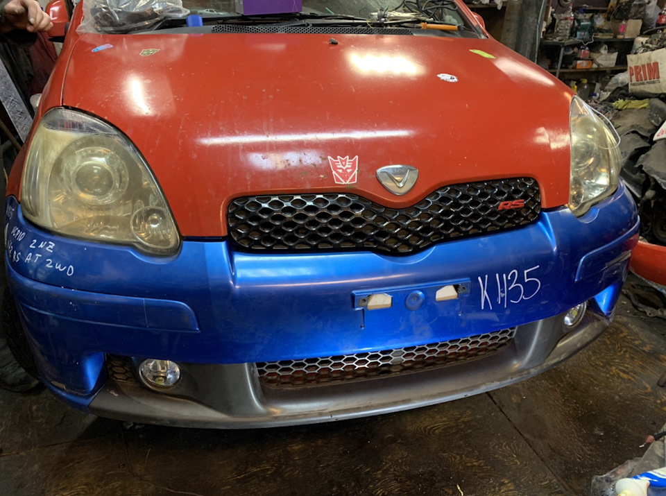 Фото с процесса сборки с одной форсункой омывателя — Toyota Vitz (10)