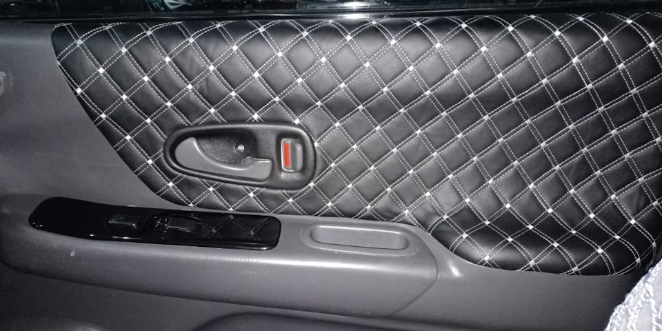 И так все 4ри и подлокотник! — Mitsubishi Montero Sport (1G)
