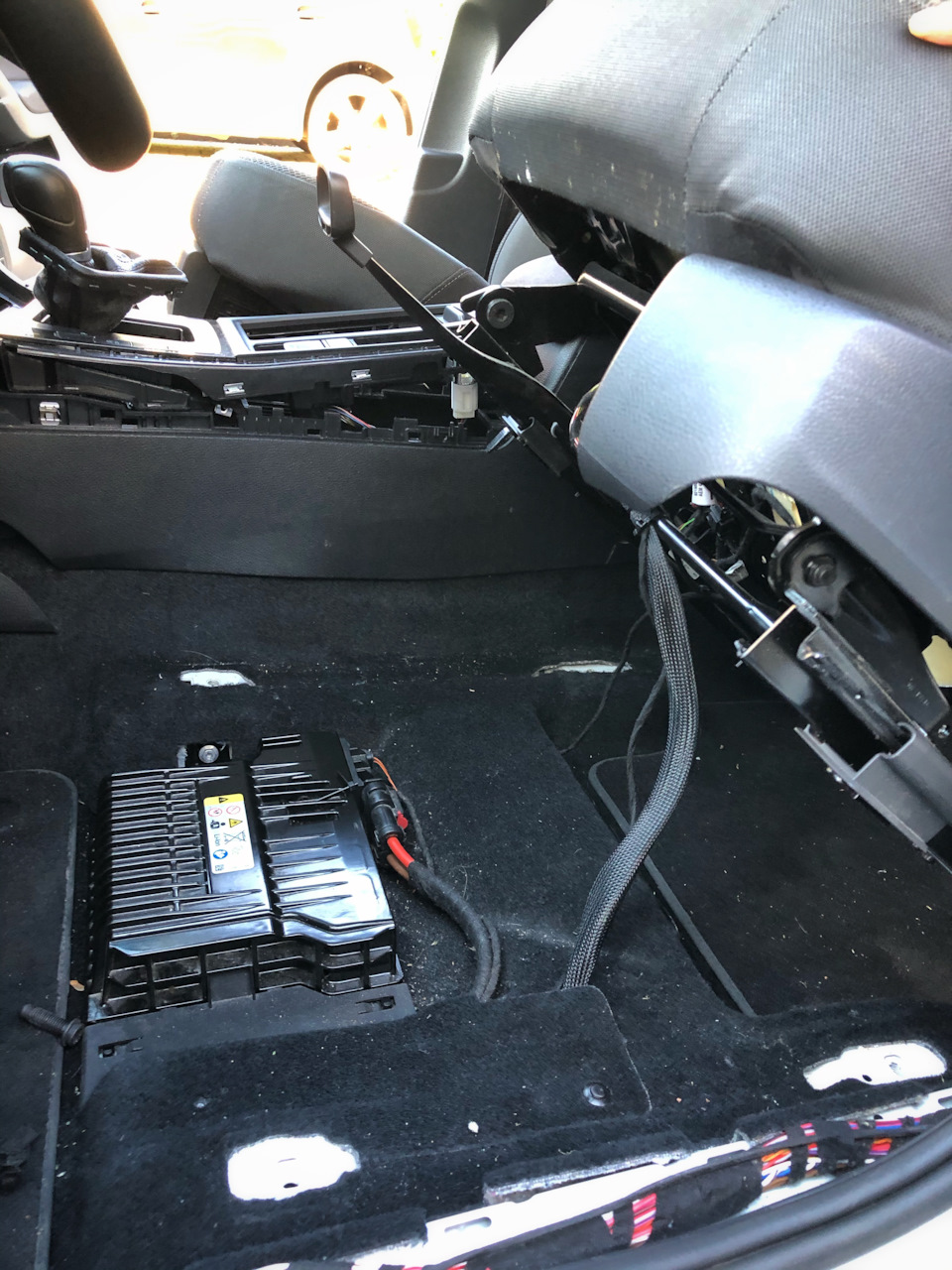 Прокладываем проводку для задних фонарей — Volkswagen Golf Variant (Mk7)