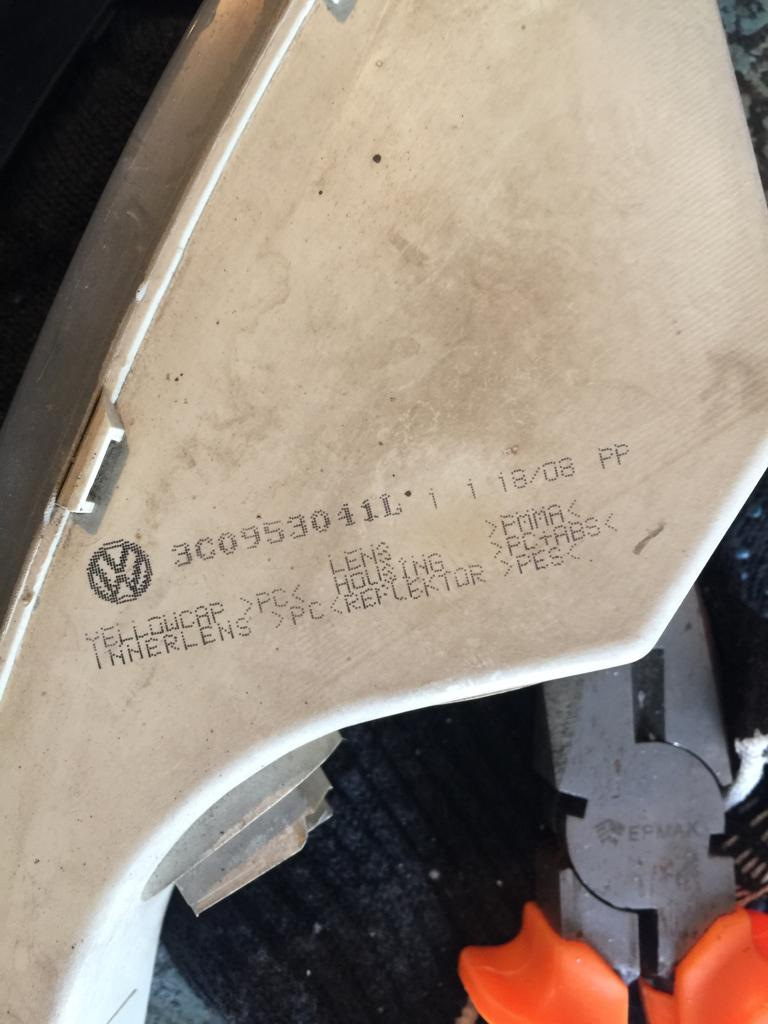 Старый оригинал — Volkswagen Passat B6. Запчасти на фото: BD811