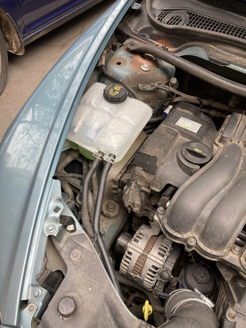 Новый бачок с новой крышкой — Volvo C30