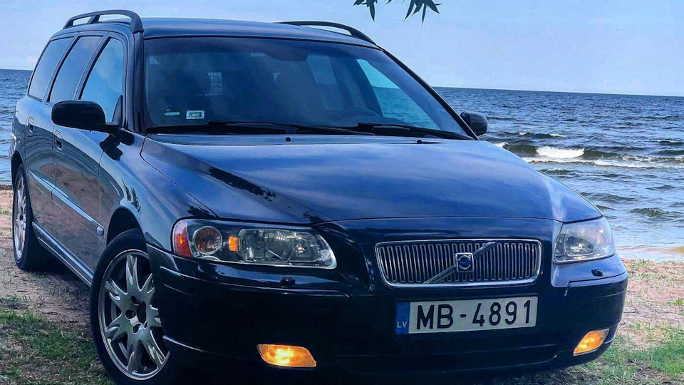 Volvo V70 Черный 2.4 дизель.
