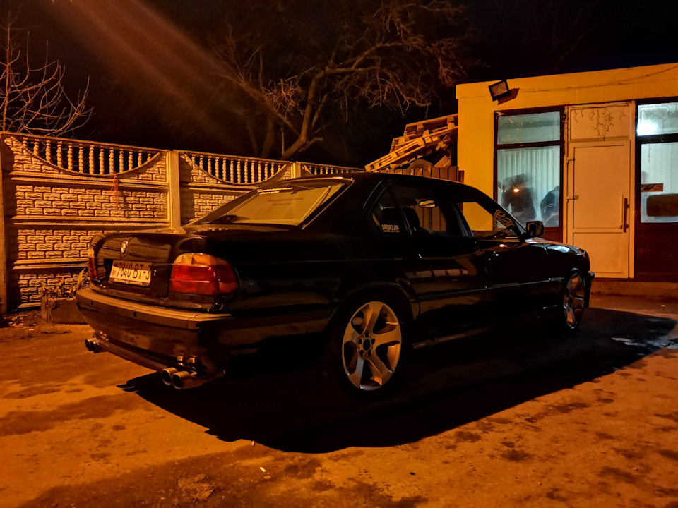 Фото в бортжурнале BMW 7 series (E38)