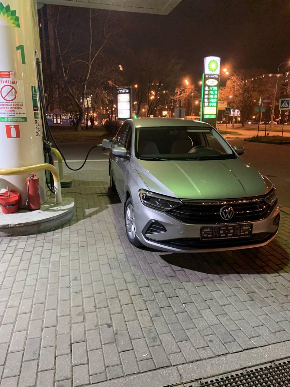 Первая заправка, конечно же 100 — Volkswagen Polo liftback