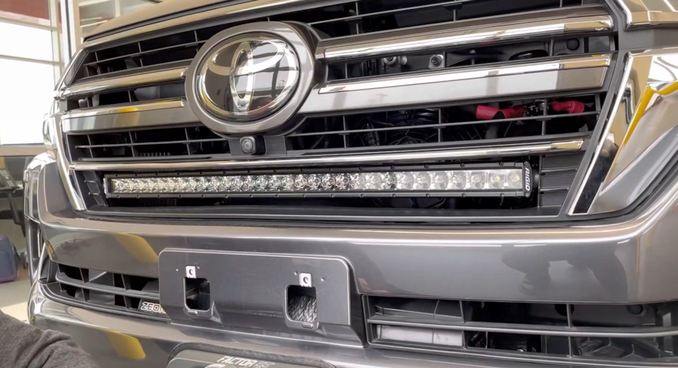 Де факто как у нас на executive lounge, но цвет более темный — Toyota Land Cruiser 200
