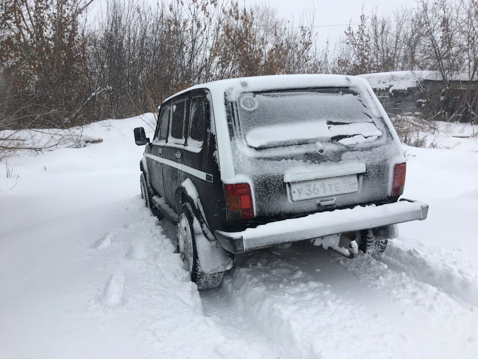 весьма не плохо едем по целине — Lada 2131
