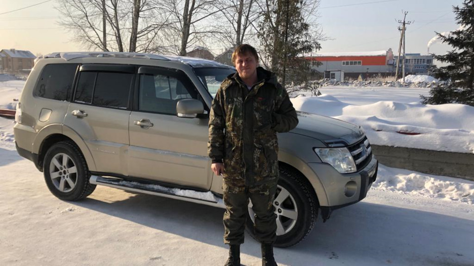 Mitsubishi Pajero Золотой