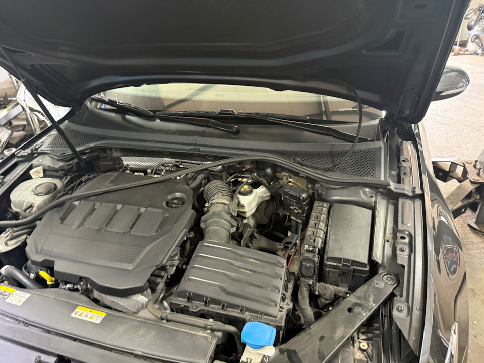 Начали с распорки на стаканах — Volkswagen Passat Variant (B8)