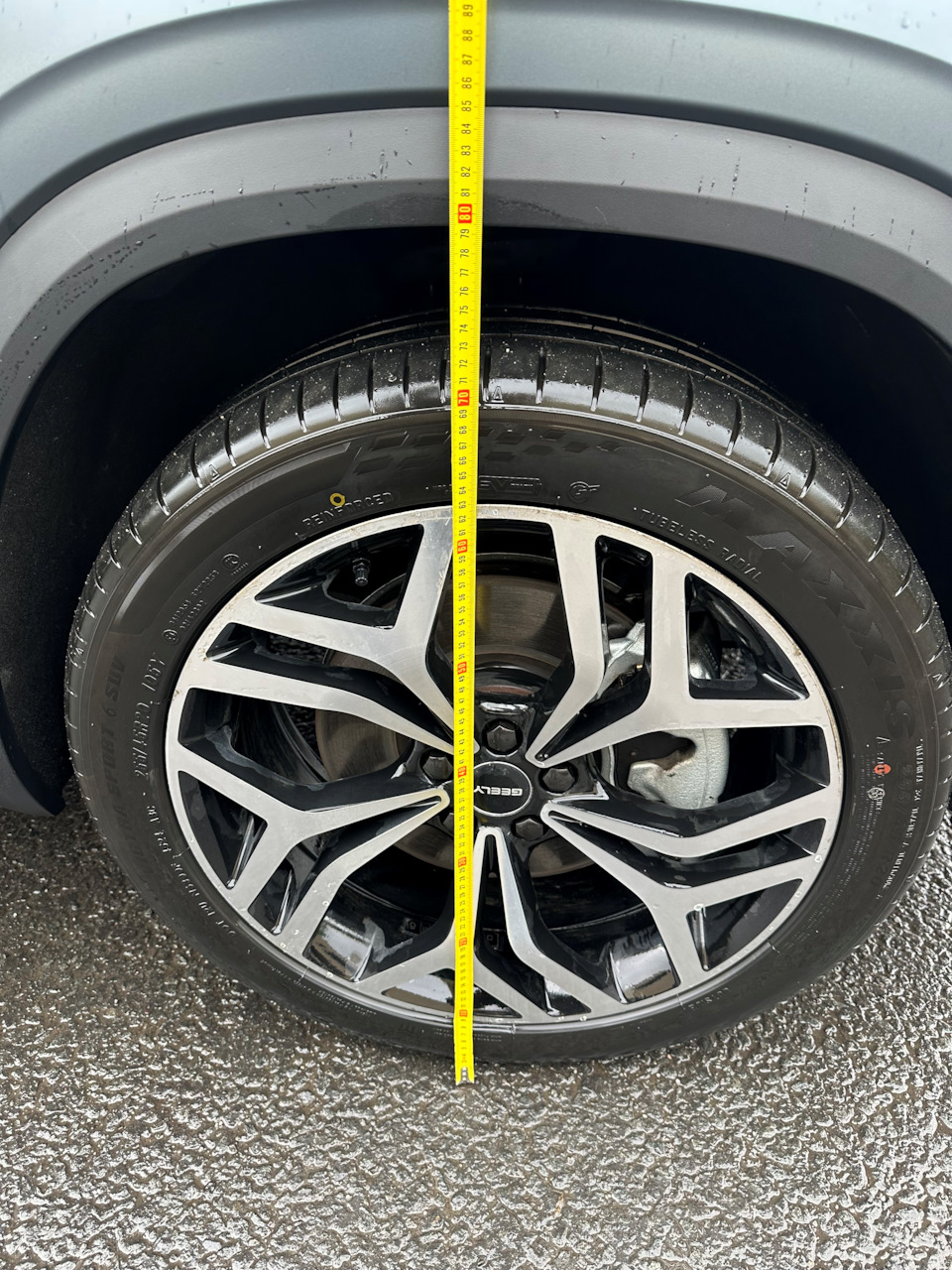 Перед ДО — Geely Monjaro. Запчасти на фото: BD313, 333380, 0312334