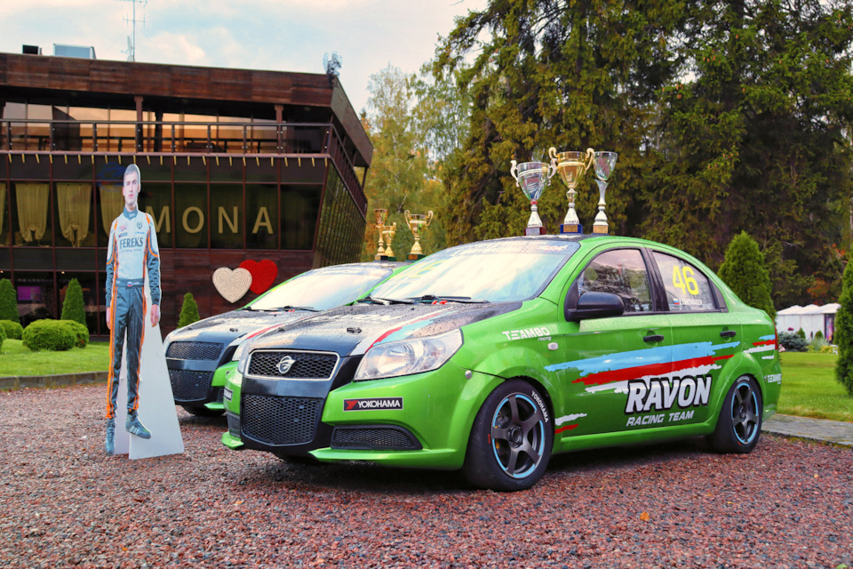 Нексии Гантмахера и Нуриева с трофеями на открытии продаж Ravon в России — Chevrolet Aveo 5-door (1G)