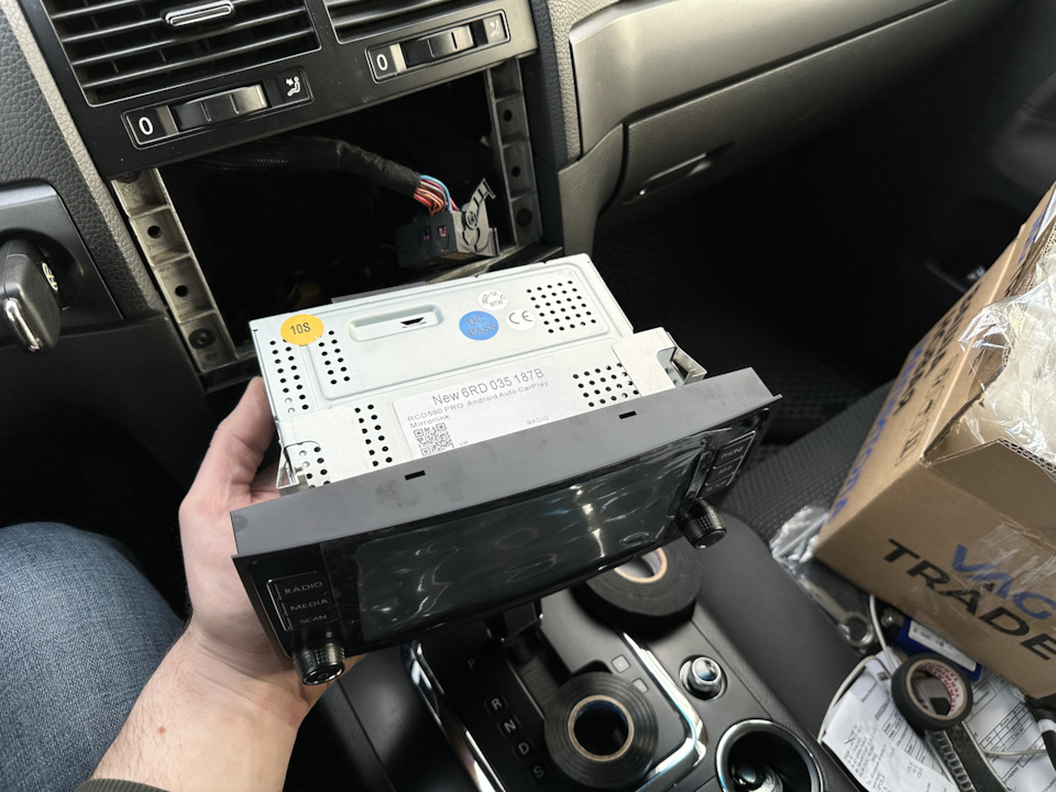 Фото в бортжурнале Volkswagen Touareg (1G). Запчасти на фото: 6RD035187B