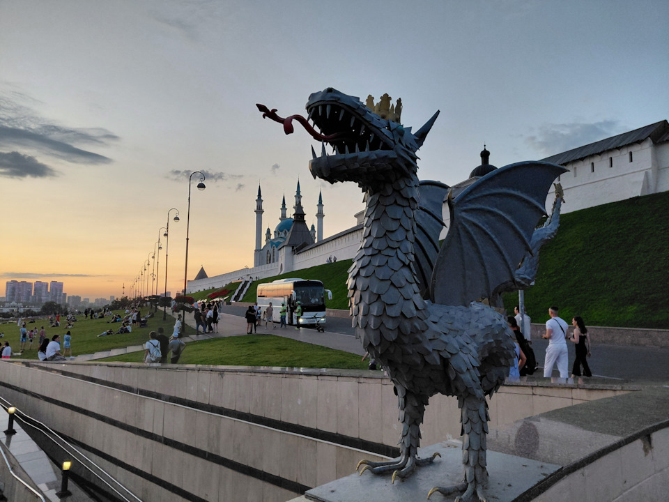И да, это не Chicken Dragon, а Зилант — Toyota Land Cruiser Prado 150-series