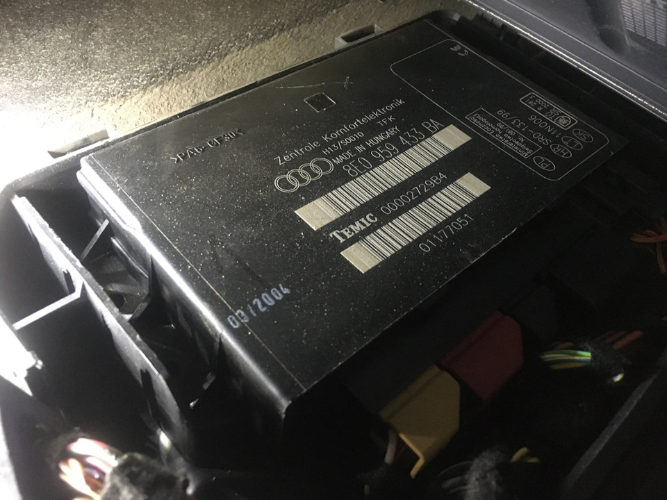 Фото в бортжурнале Audi A4 (B6). Запчасти на фото: 0012004