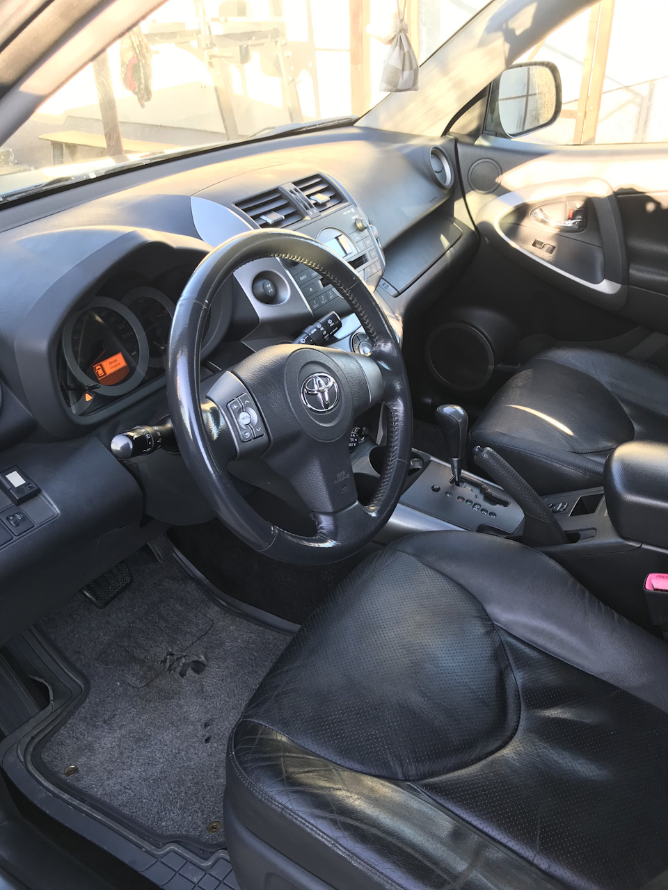 Фото в бортжурнале Toyota RAV4 (III)