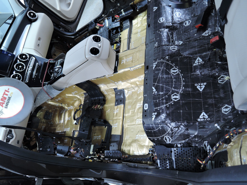 Уже обработан виброй — Mercedes-Benz C-Class (W205)